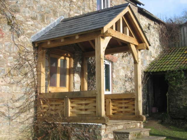 Oak porch with weaved panels
