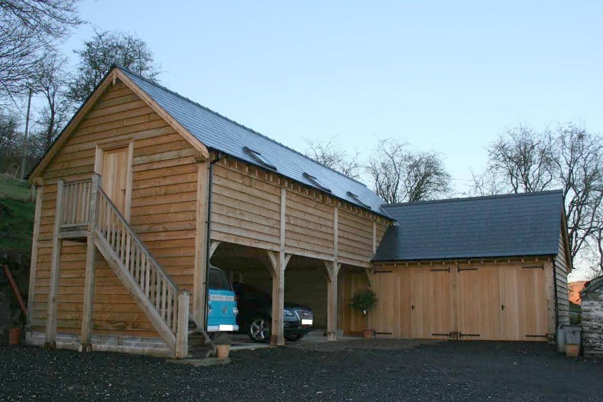 Large oak garage with living accommodation