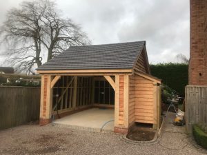 Single Bay Oak Framed Garage with cedar cladding